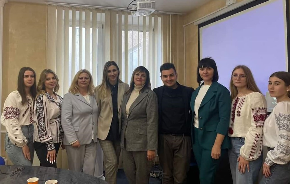 На тренінг завітали заступник декана факультету педагогіки та психології, доцент Чайковська Ганна Богданівна, завідувач кафедри психології, професор Орап Марина Олегівна, завідувач кафедри української мови та методи